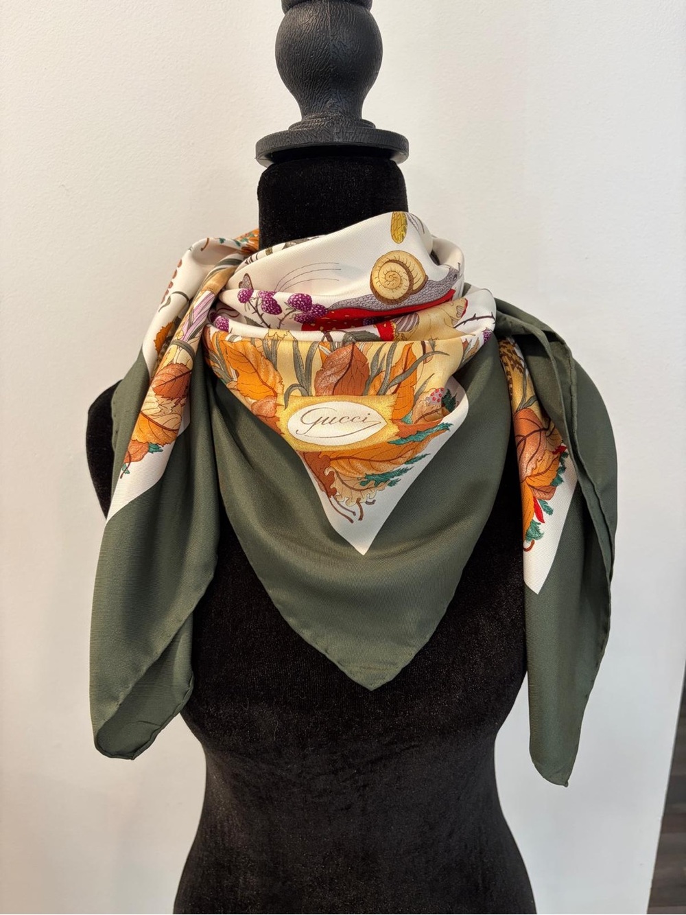 Gucci Silk Scarf Botanical Insect Floral Green Hand Rolled Made in Italy - Picture 4 of 11